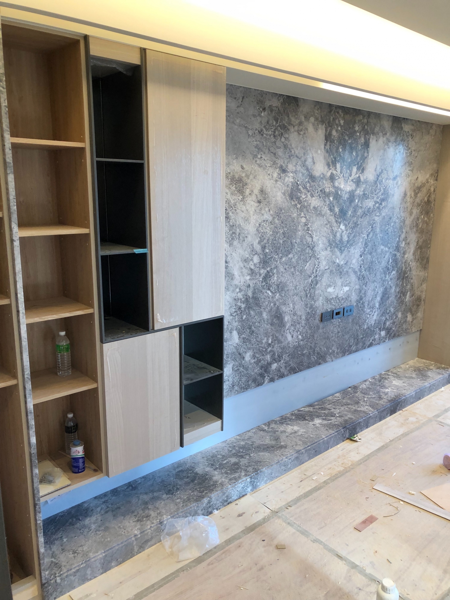 蒙馬特灰-電視牆