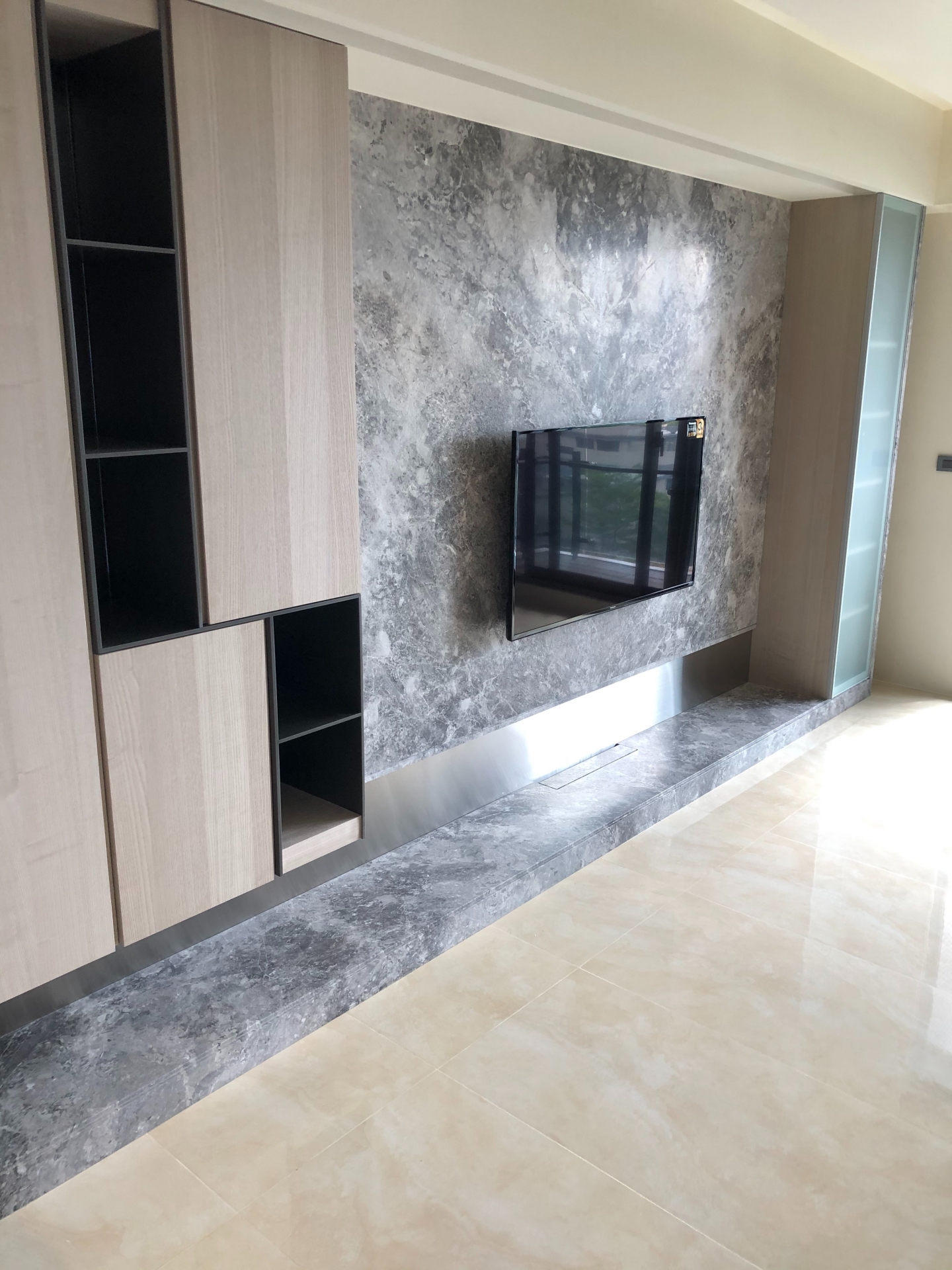 蒙馬特灰-電視牆