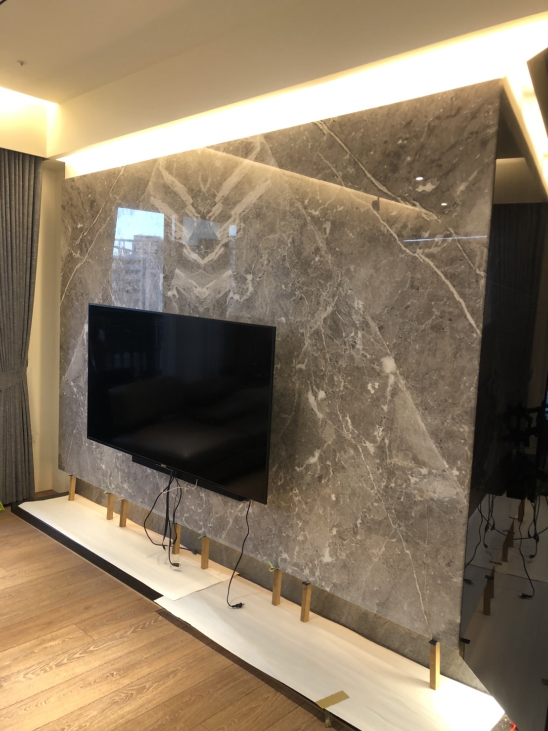 銀色星空-電視牆