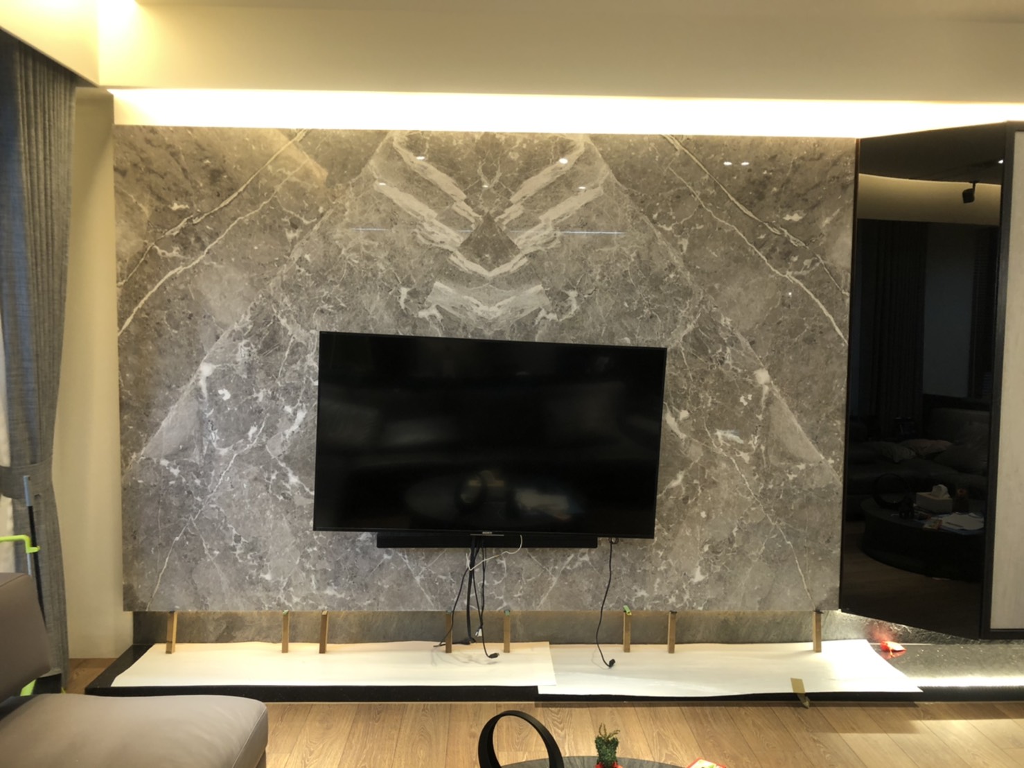 銀色星空-電視牆