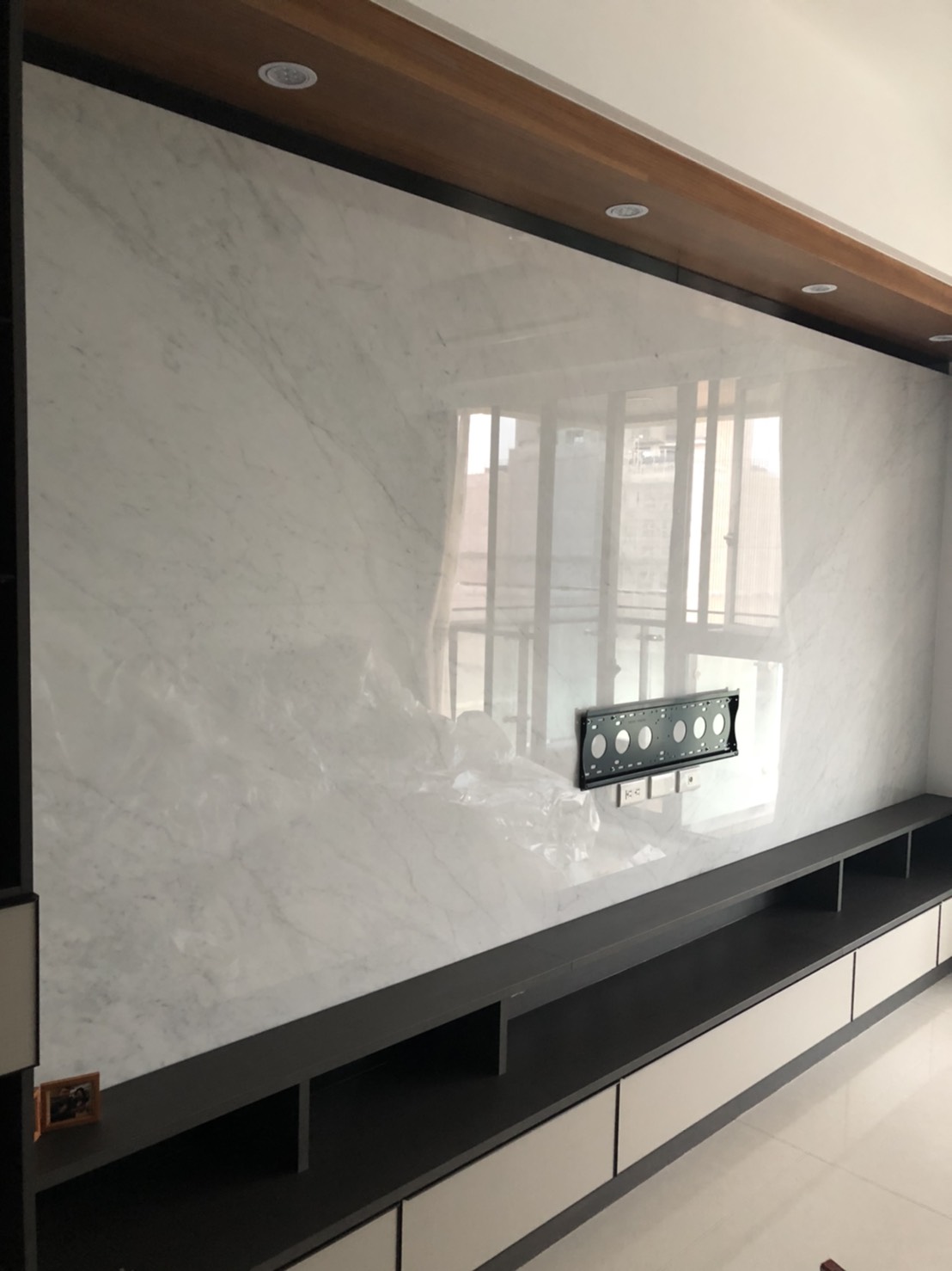雪白卡拉拉-電視牆