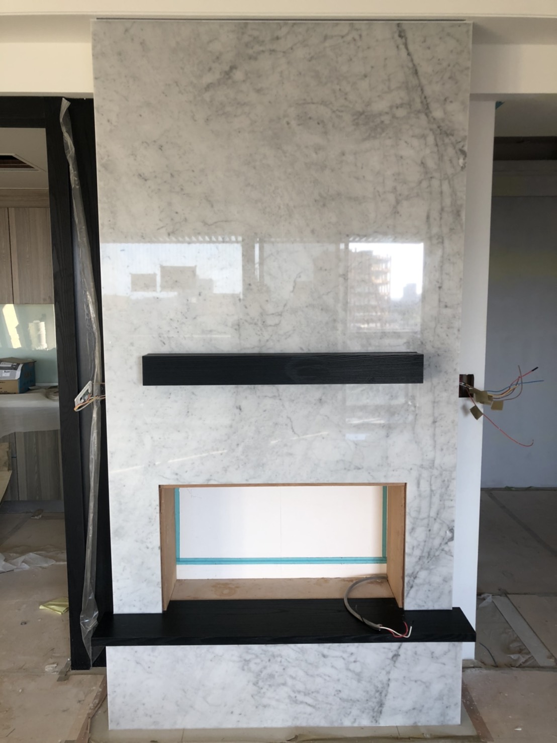 卡拉拉白-電視牆