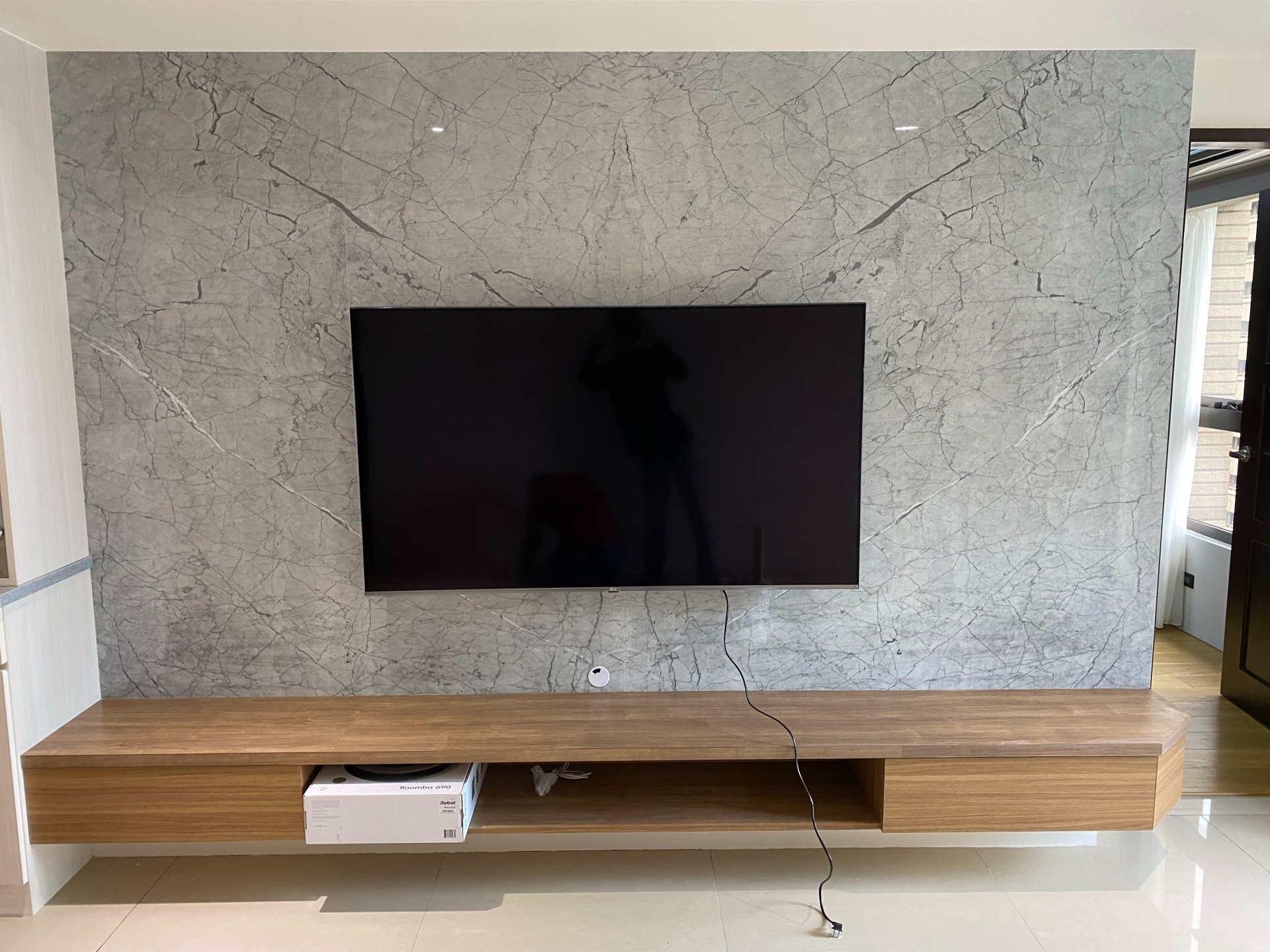 小雕刻白-電視牆