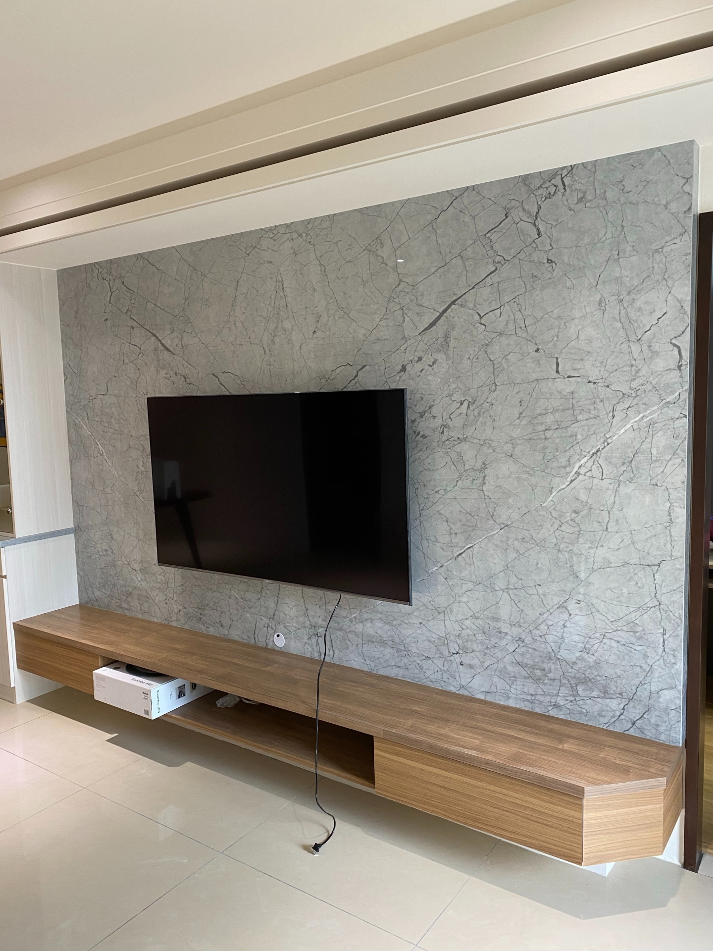 小雕刻白-電視牆