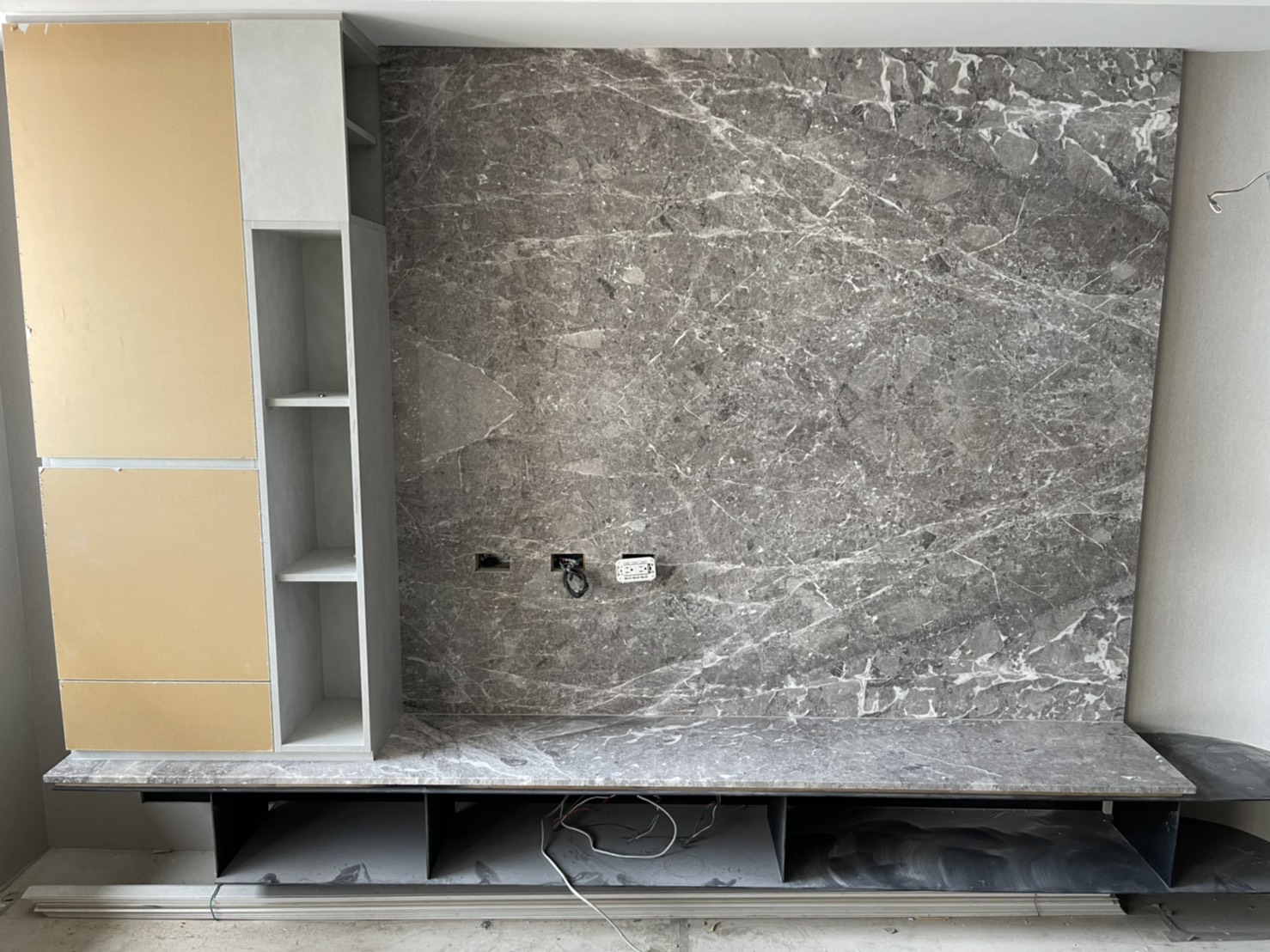 雅典娜灰-電視牆