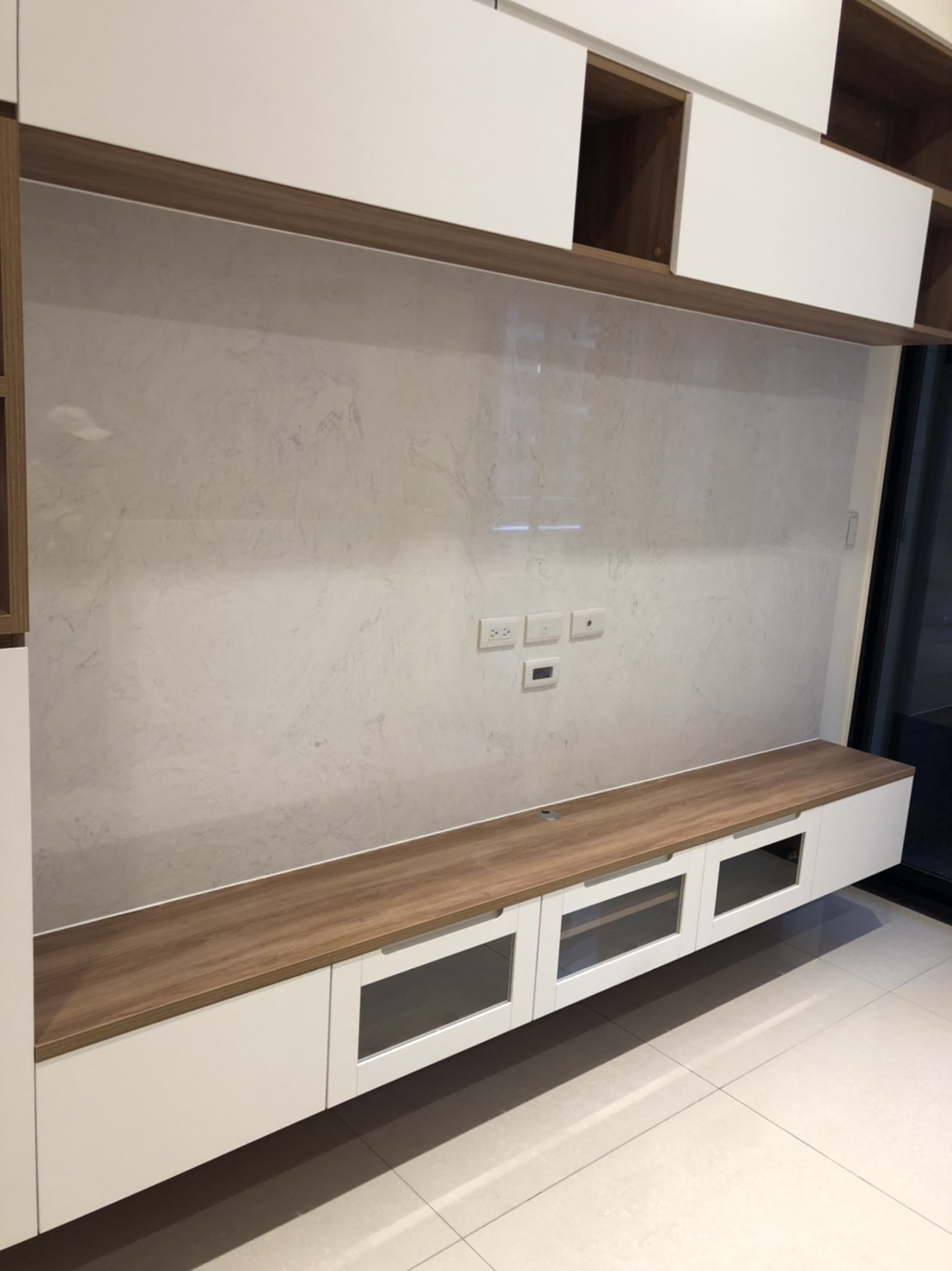 雅士白人造石-電視牆