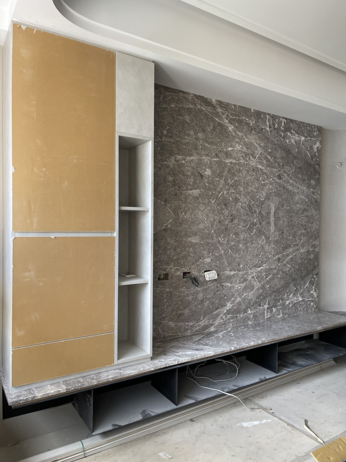 雅典娜灰-電視牆