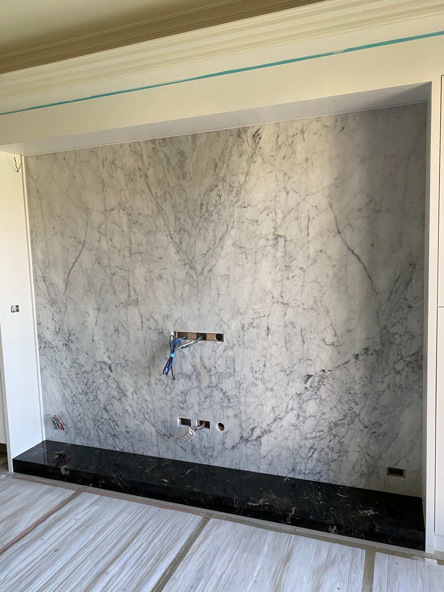 卡拉拉白-電視牆