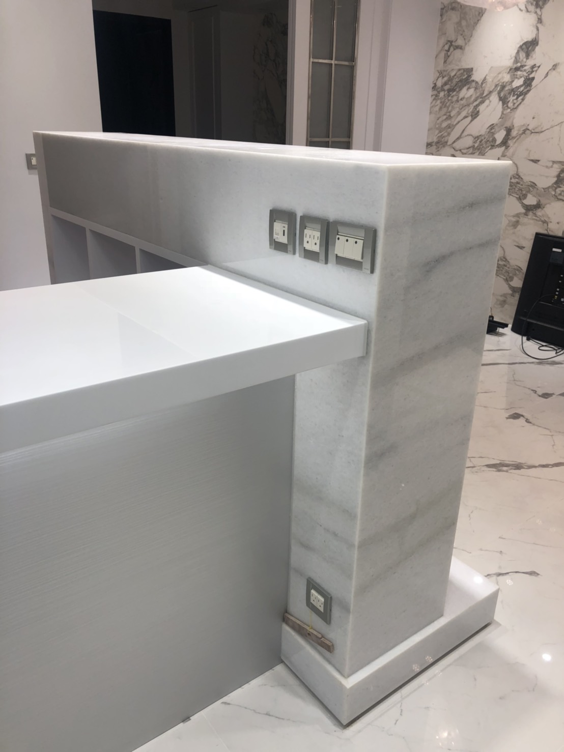 山水白玉-電視牆