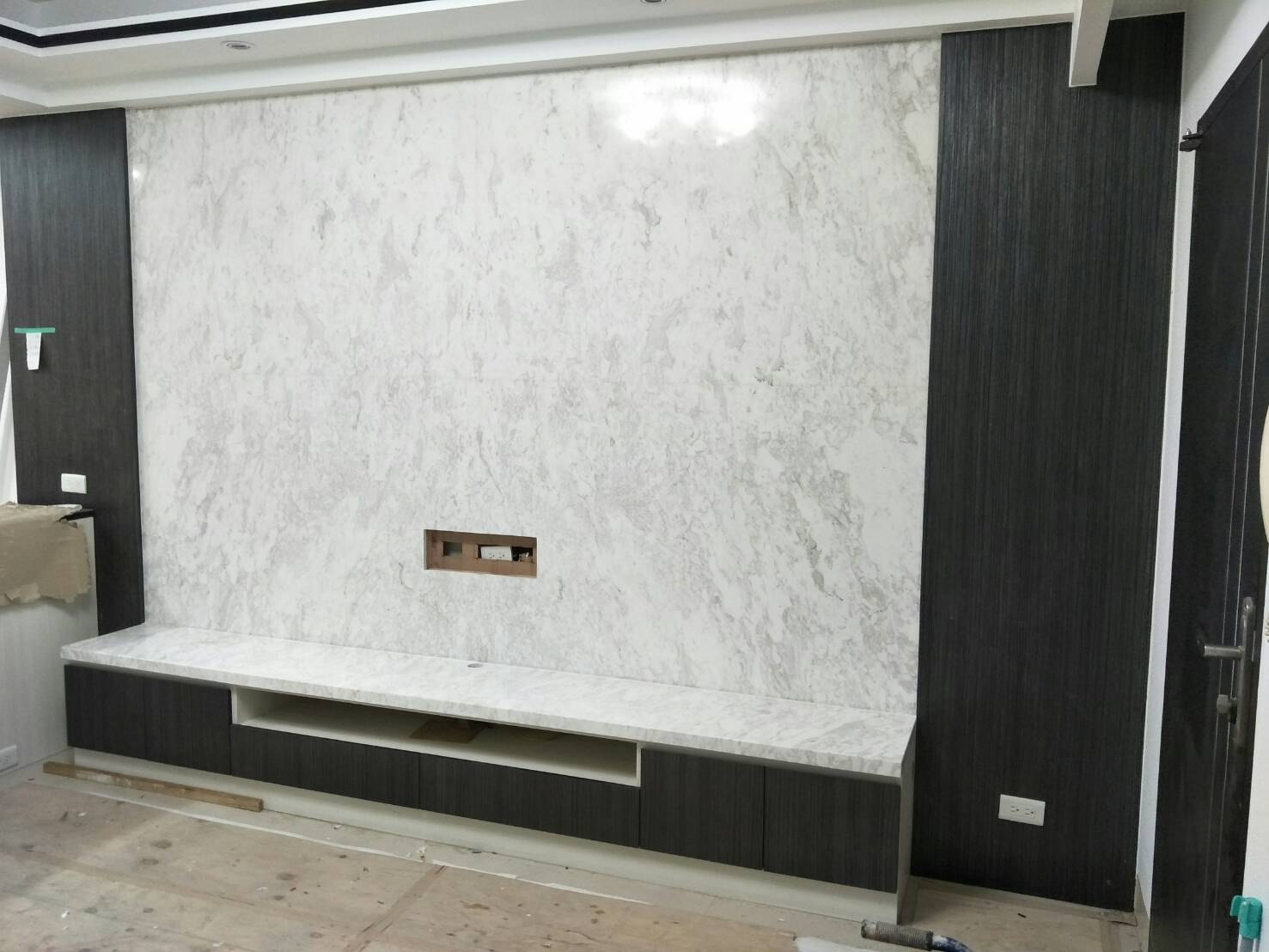 雪花銀狐-電視牆