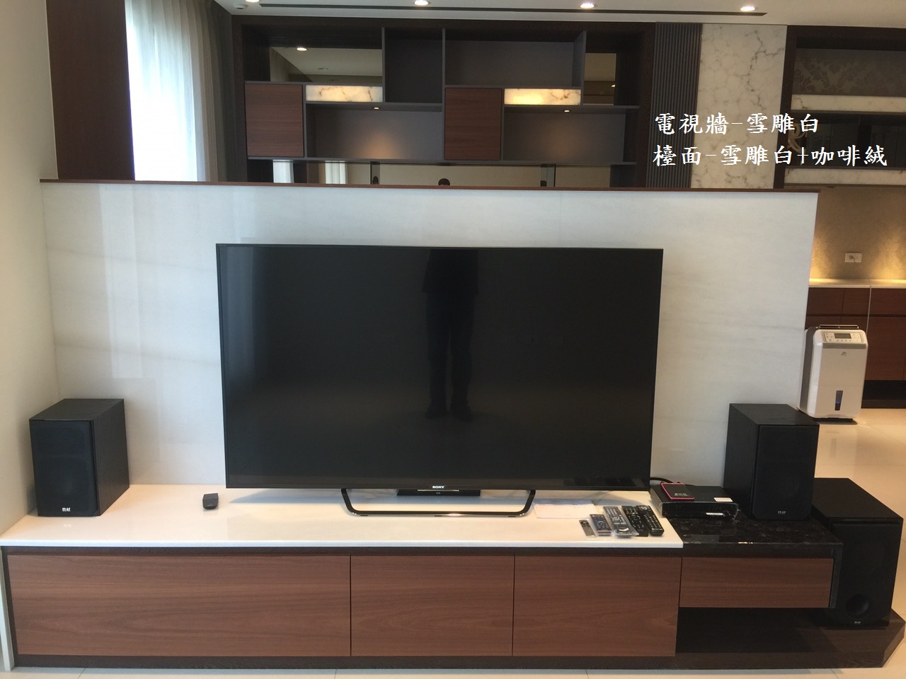 雪雕白-電視牆