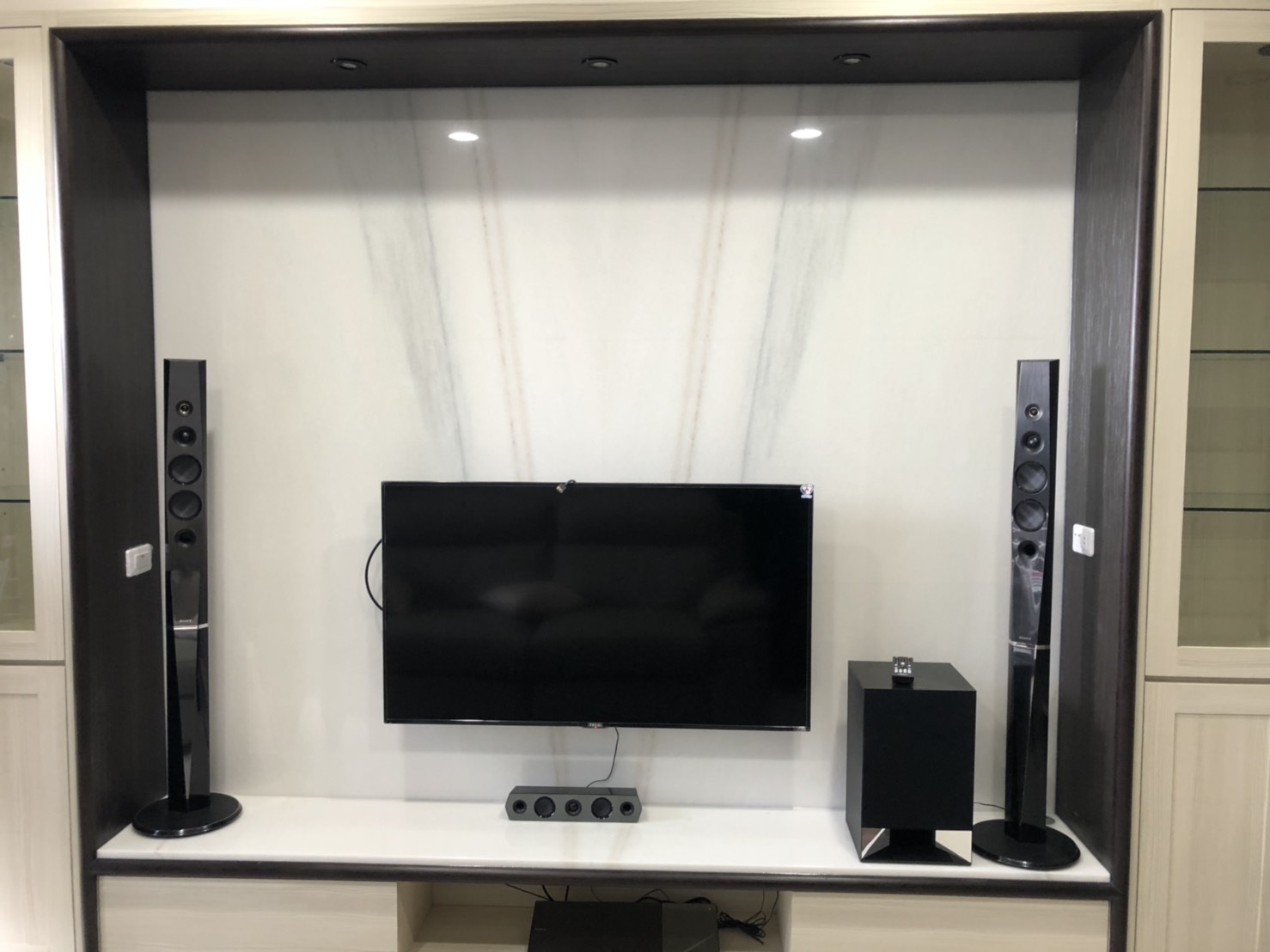 山水白玉-電視牆