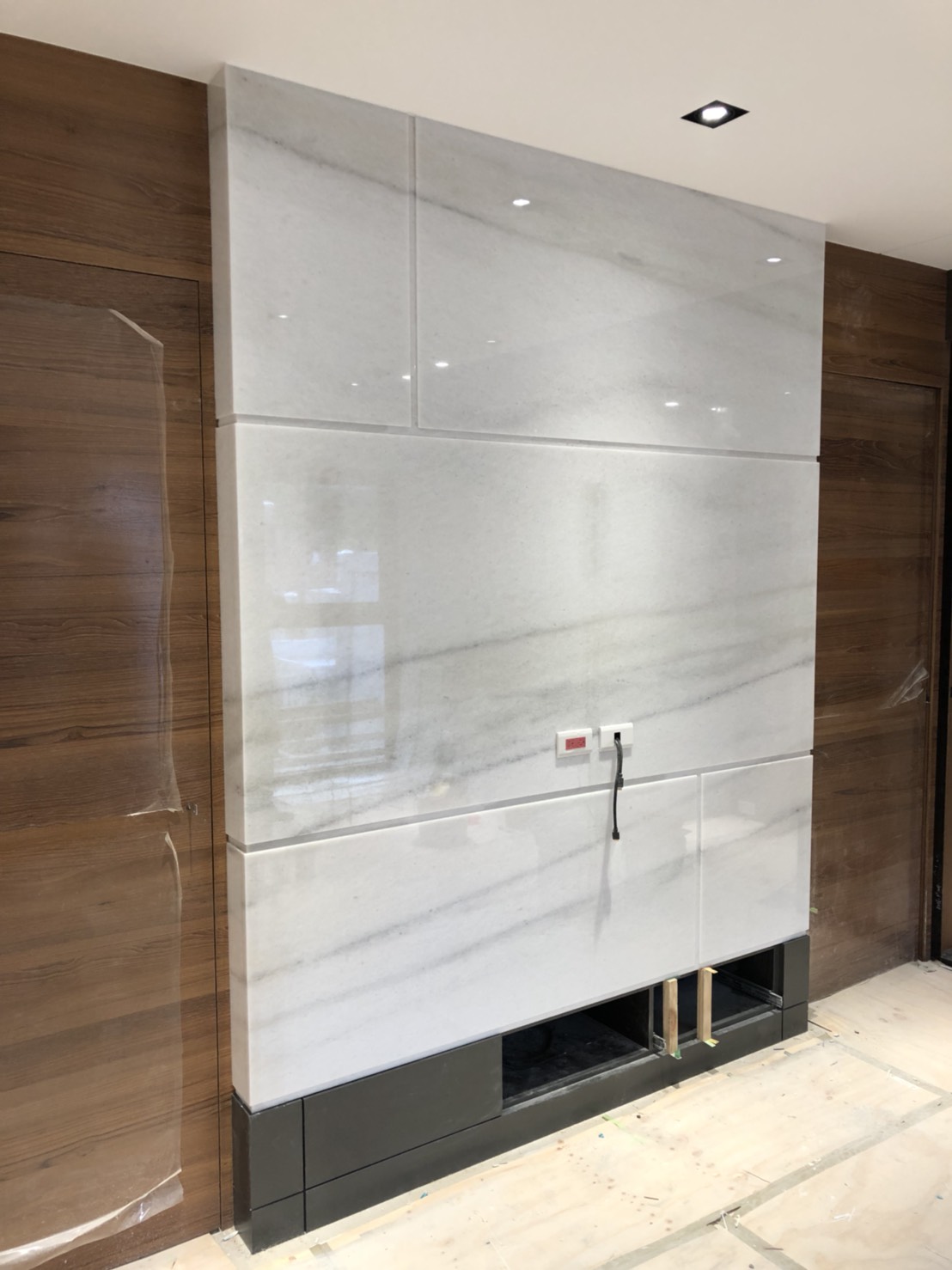 山水白玉-電視牆