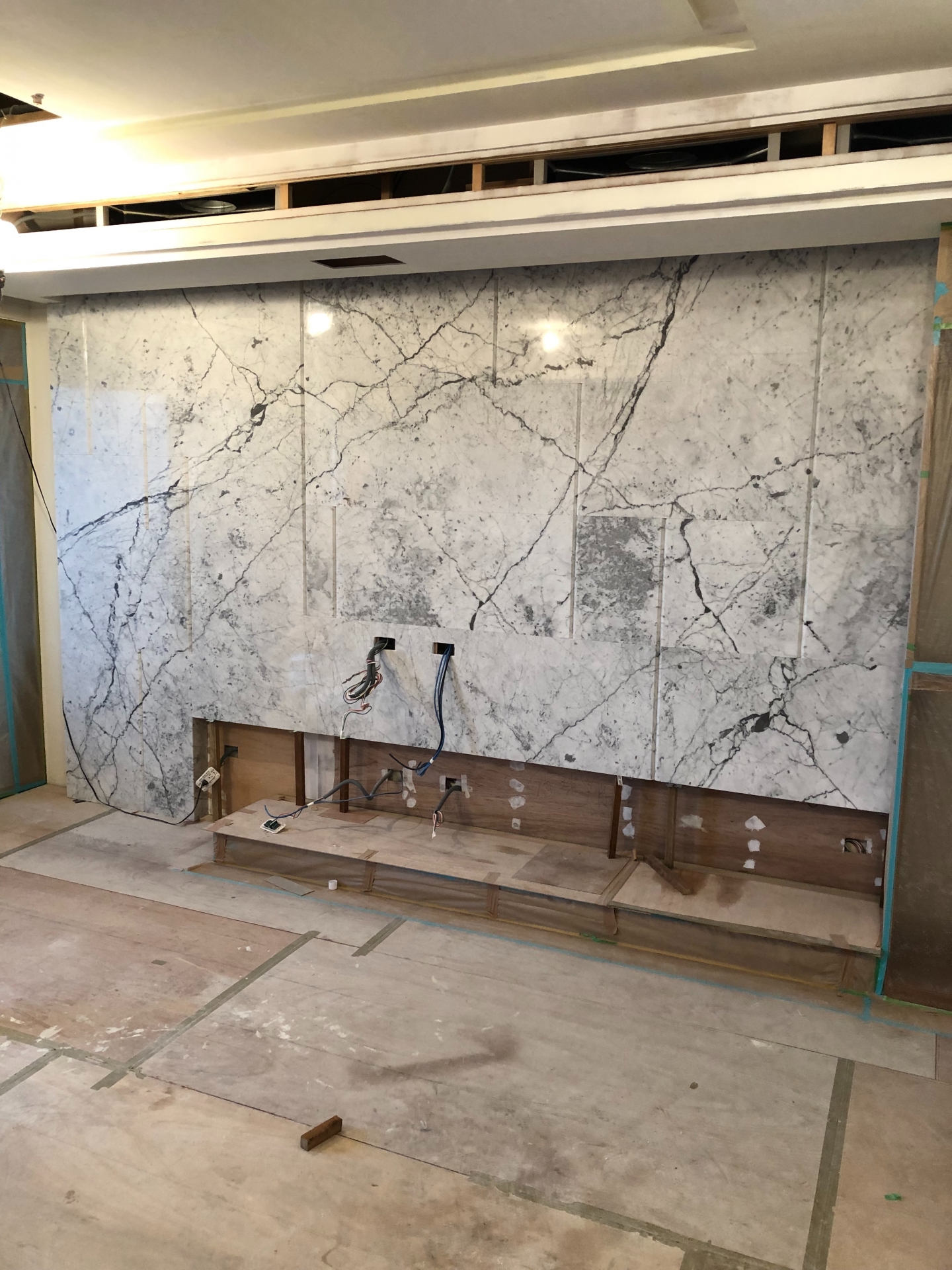 小雕刻白-電視牆