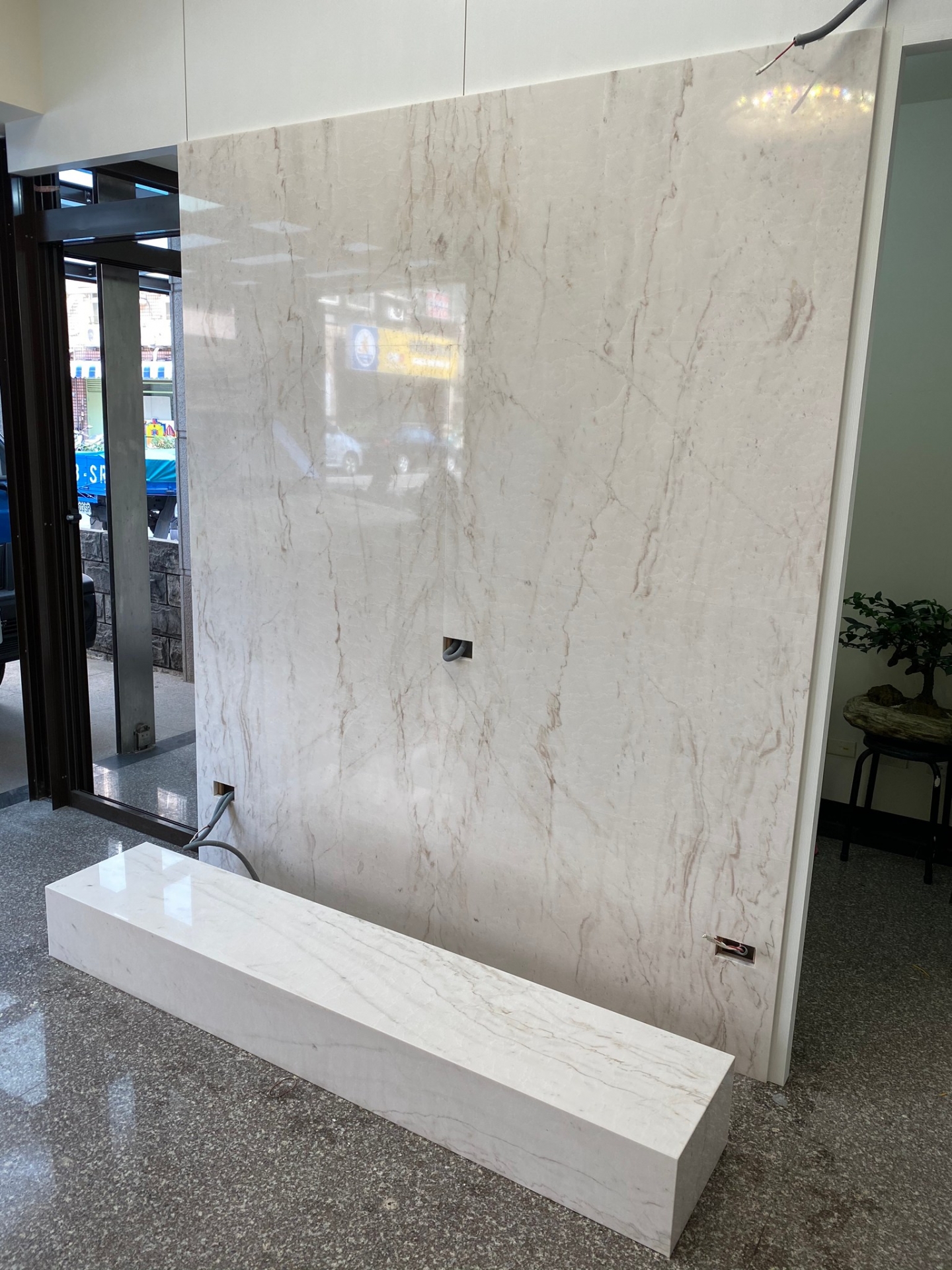 雪白銀狐-電視牆