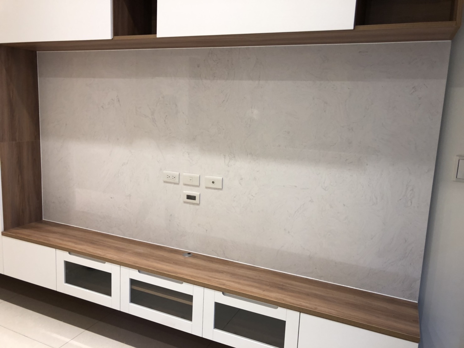 雅士白人造石-電視牆