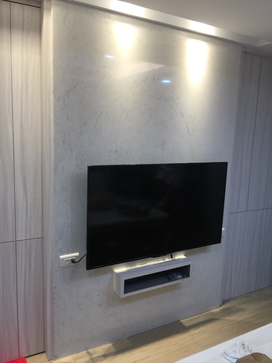 雅士白人造石-電視牆