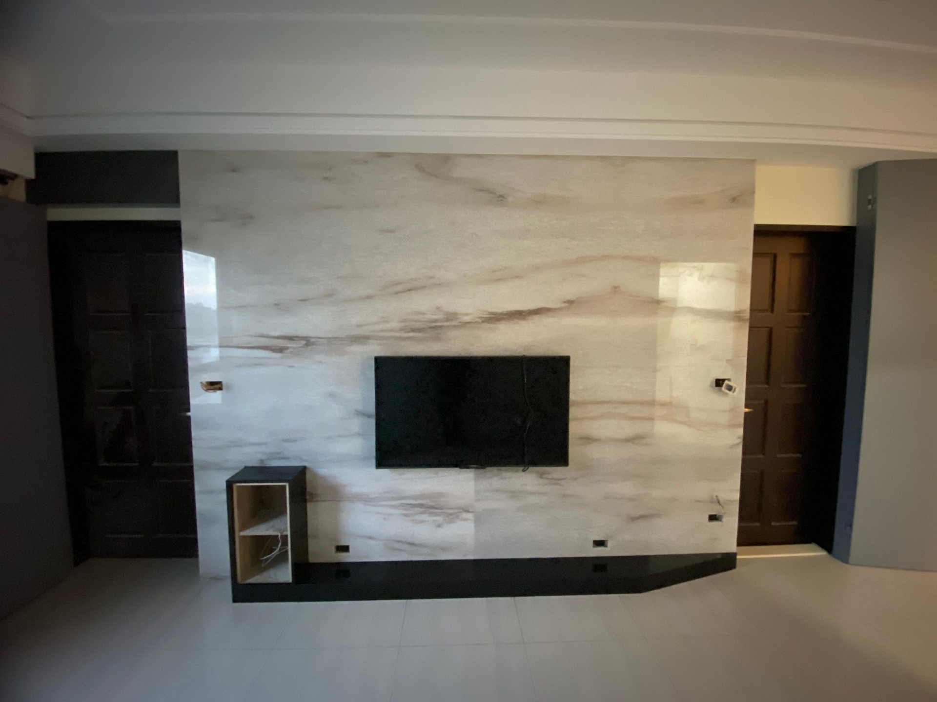 彩虹白玉-電視牆