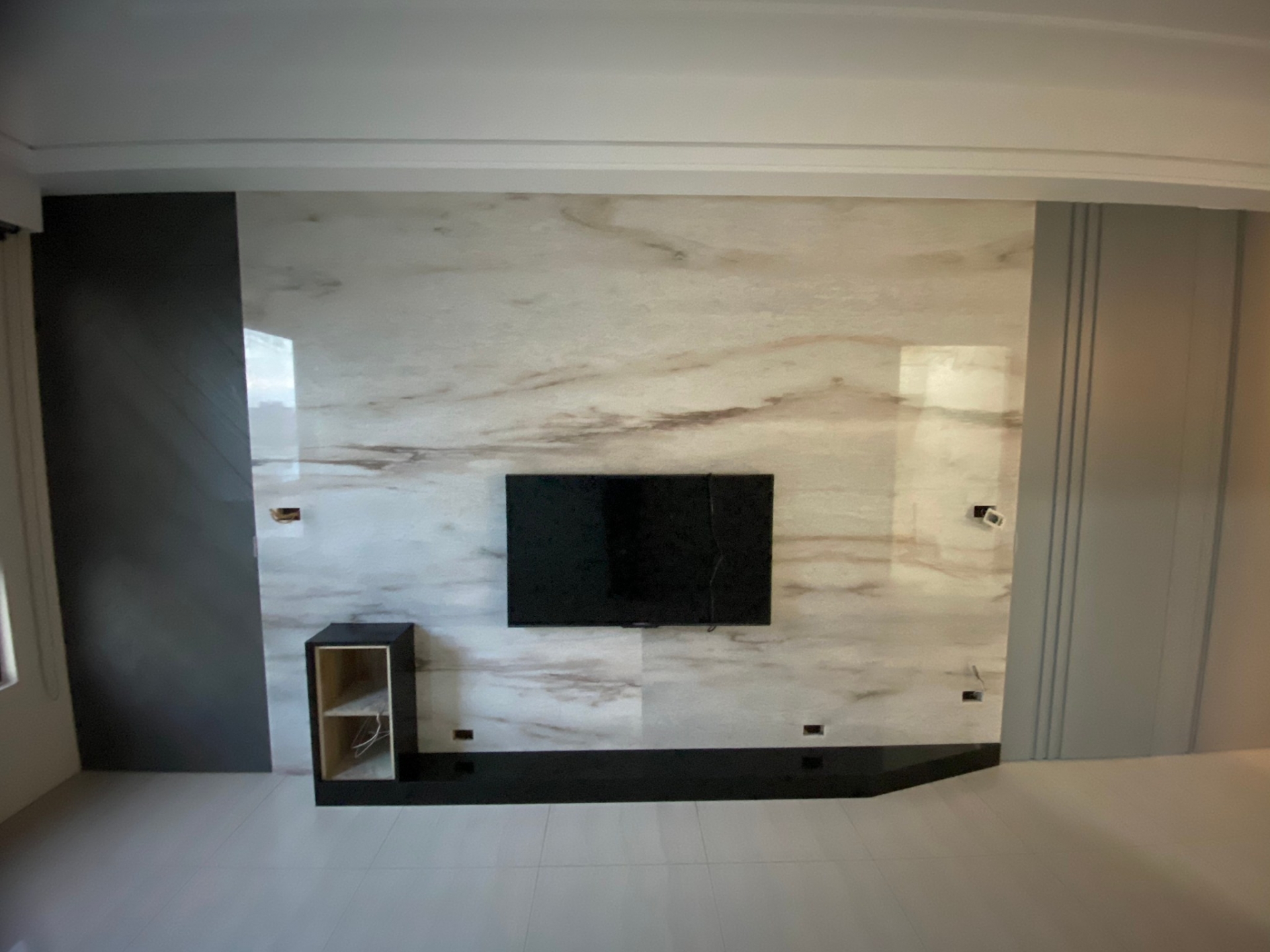 彩虹白玉-電視牆