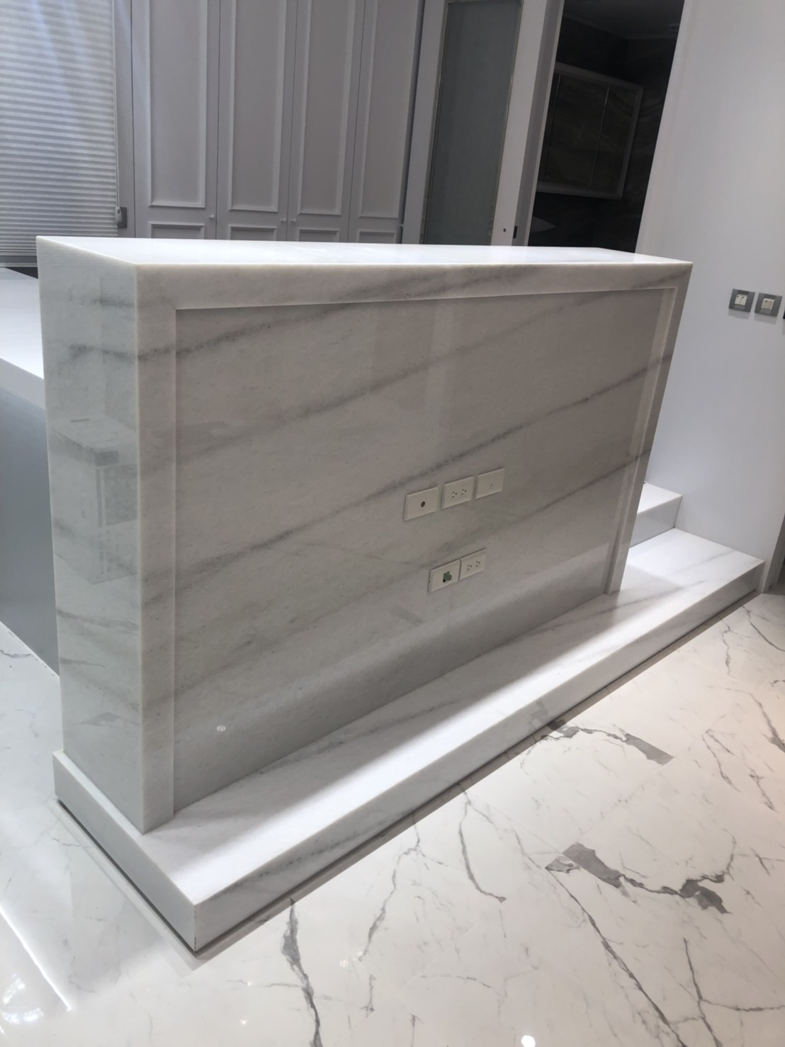 山水白玉-電視牆