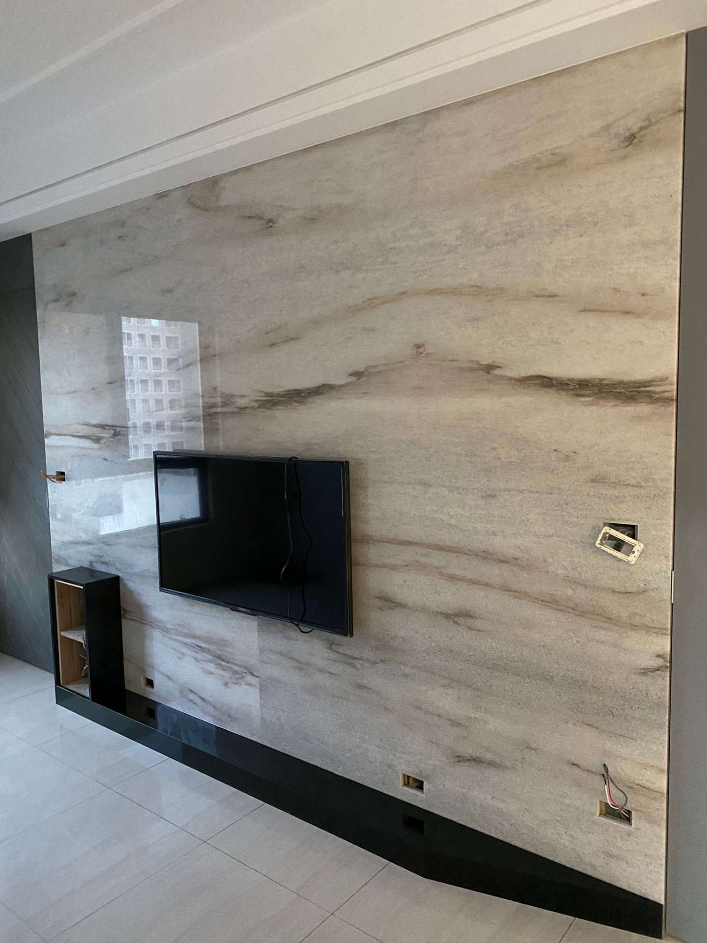 彩虹白玉-電視牆