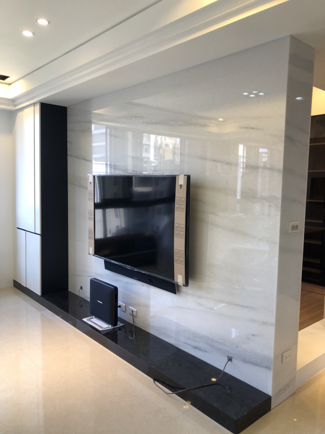 山水白玉-電視牆