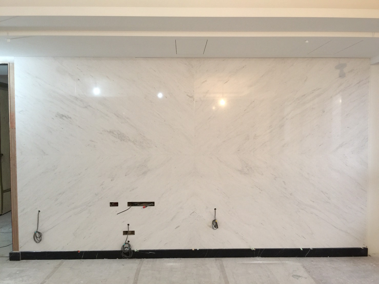 雪白銀狐-電視牆