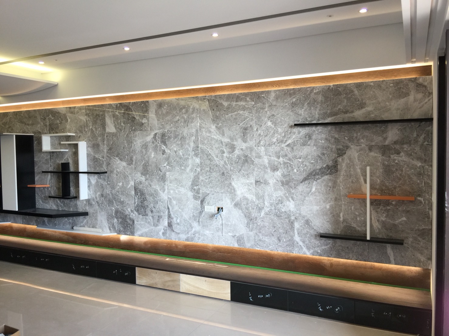 銀色星空-電視牆