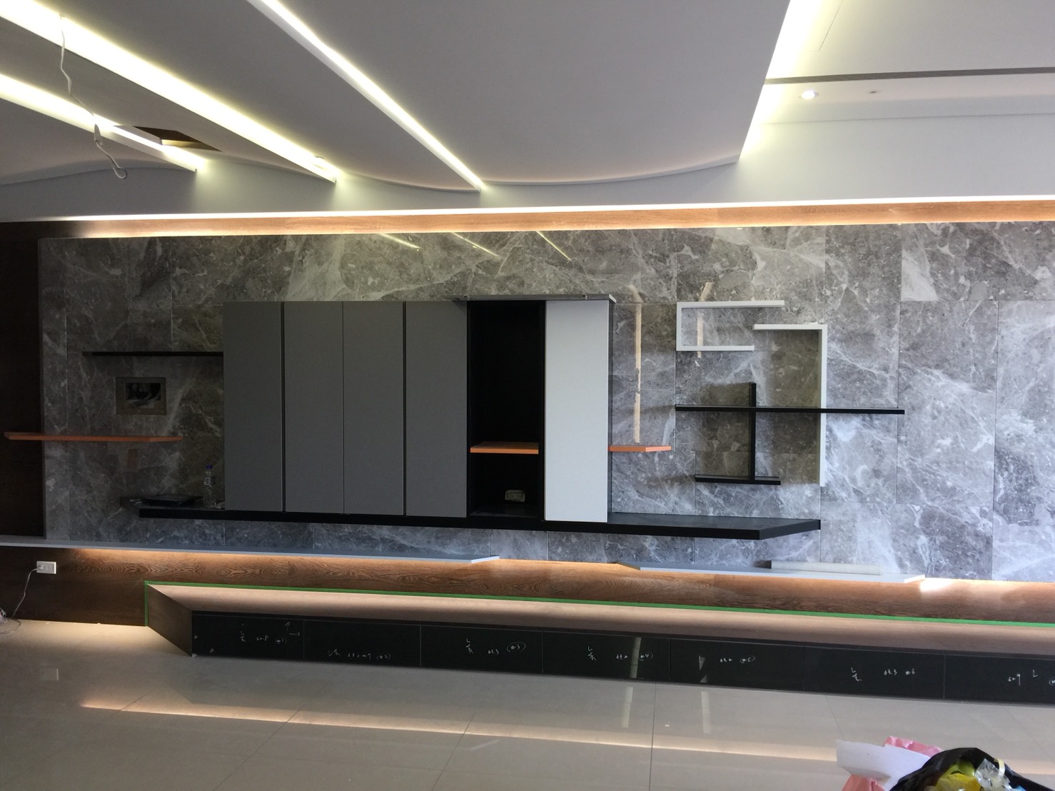 銀色星空-電視牆