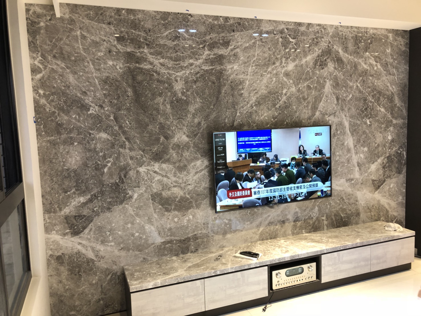 銀色星空-電視牆