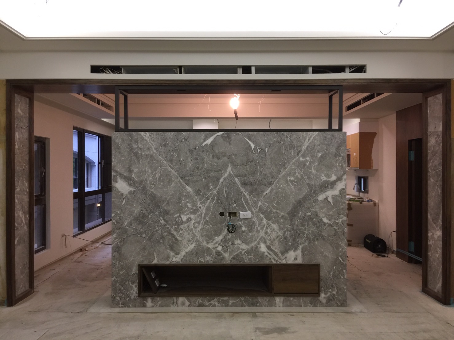 銀色星空-電視牆