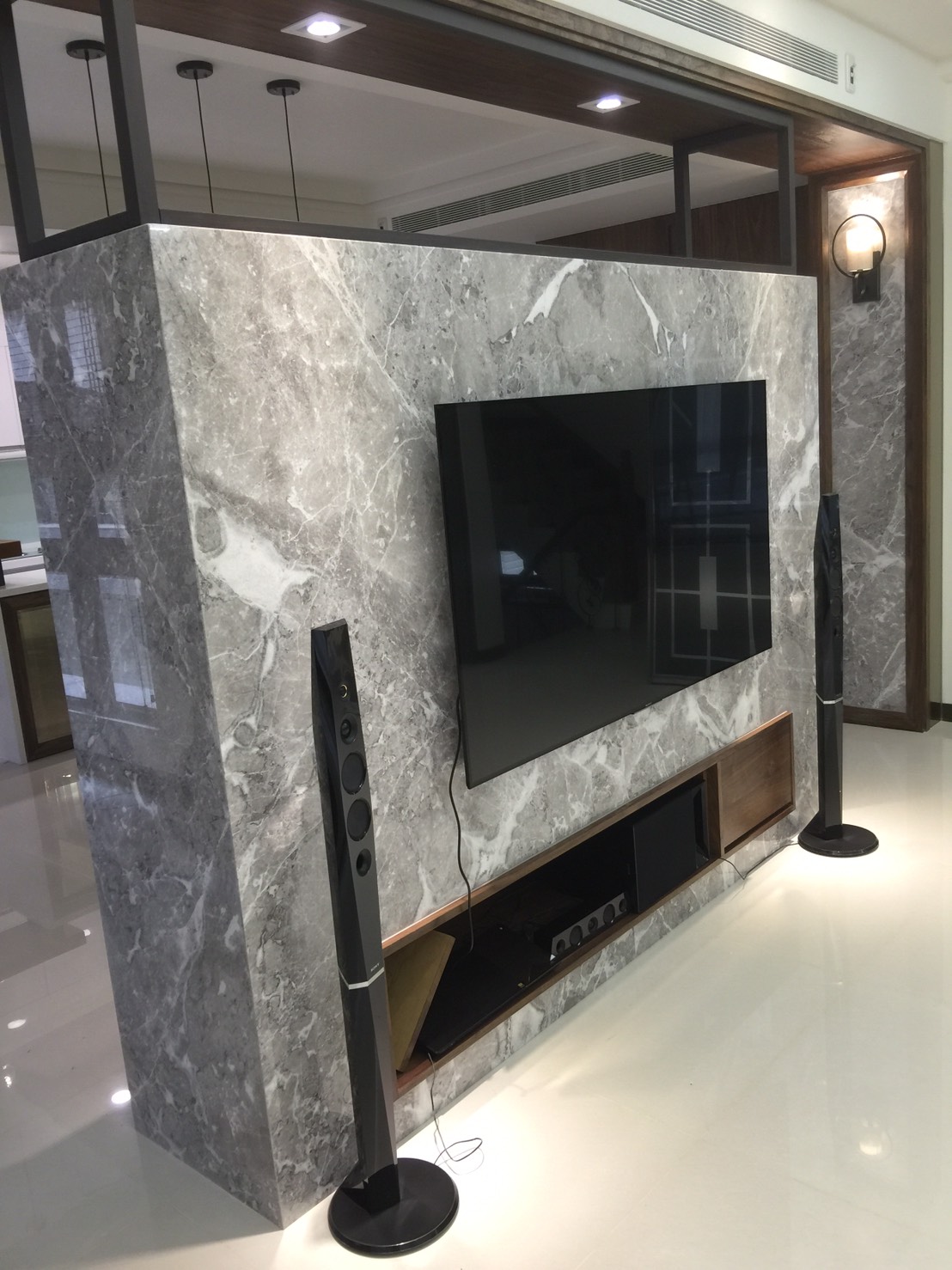 銀色星空-電視牆