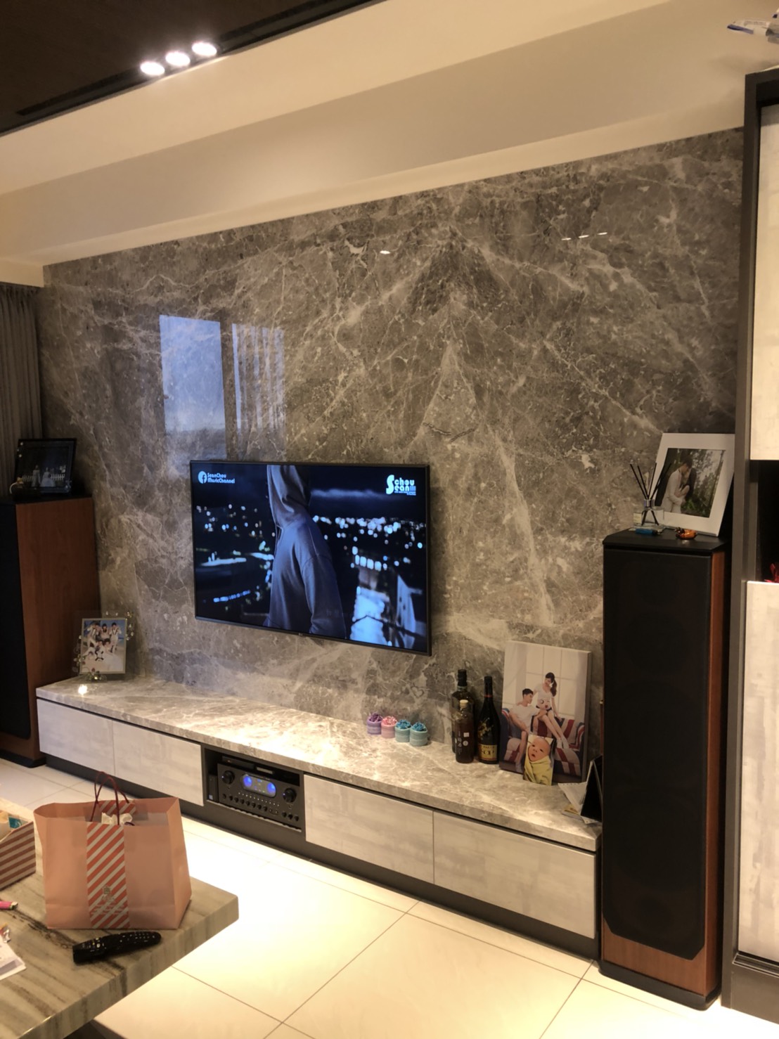 銀色星空-電視牆