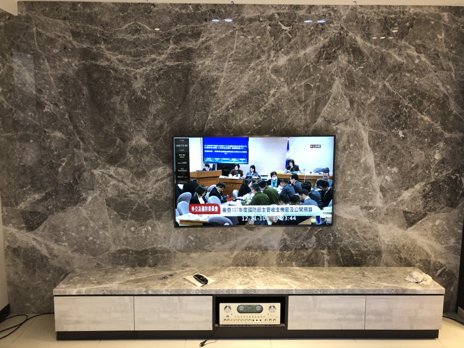 銀色星空-電視牆