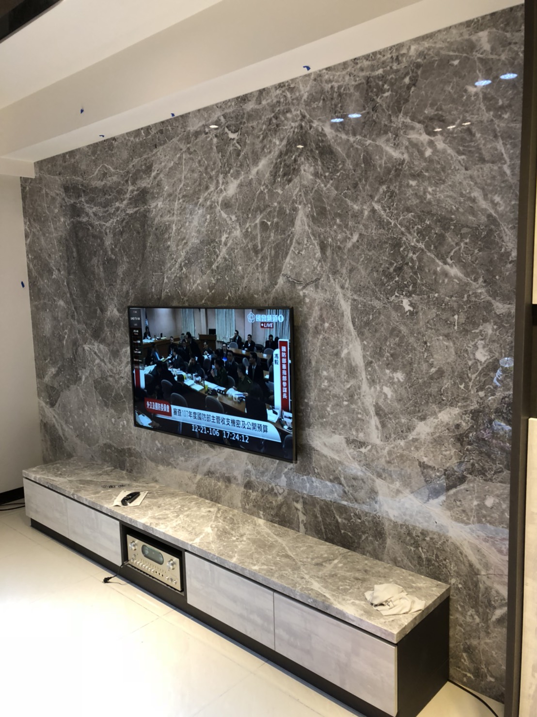 銀色星空-電視牆