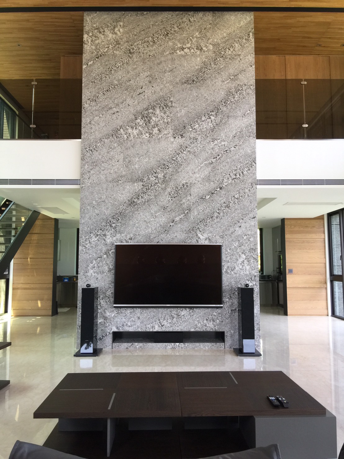 皇家銀鑽-電視牆