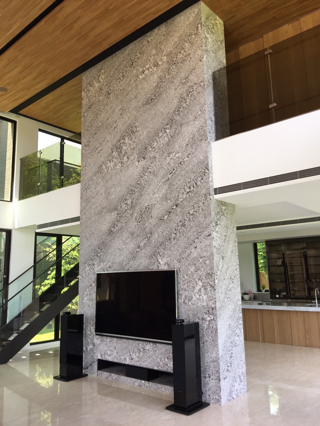 皇家銀鑽-電視牆