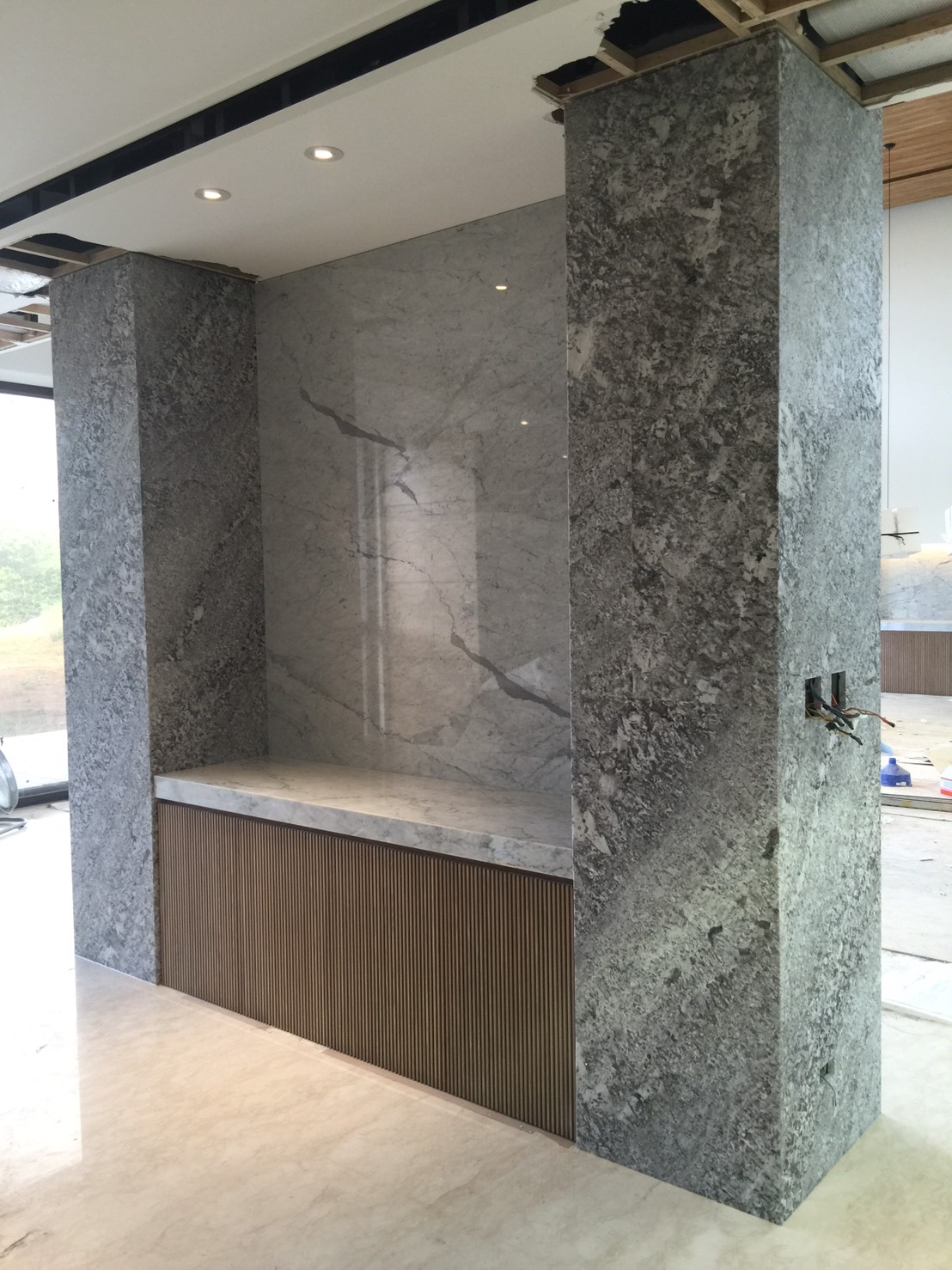 皇家銀鑽+卡拉拉白-牆面