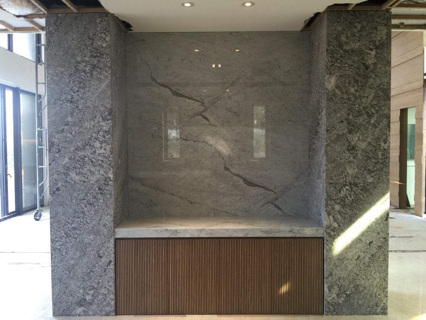 皇家銀鑽+卡拉拉白-牆面