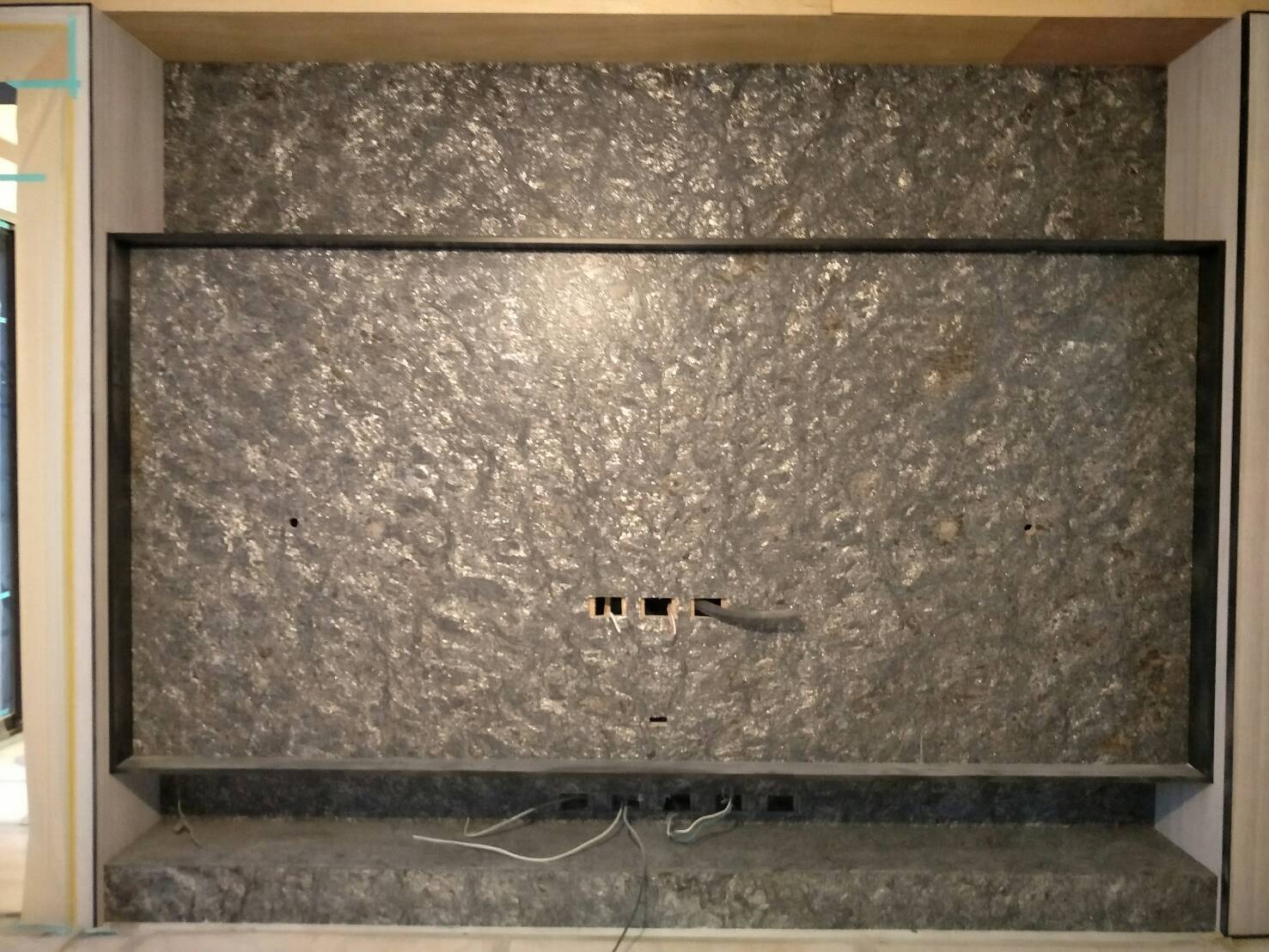 金色山脈-電視牆