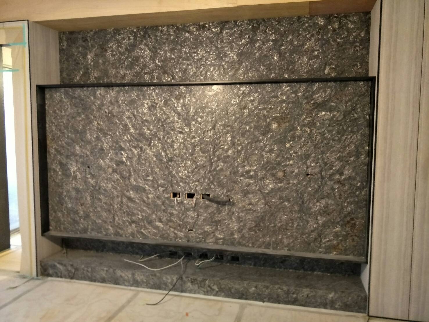 金色山脈-電視牆