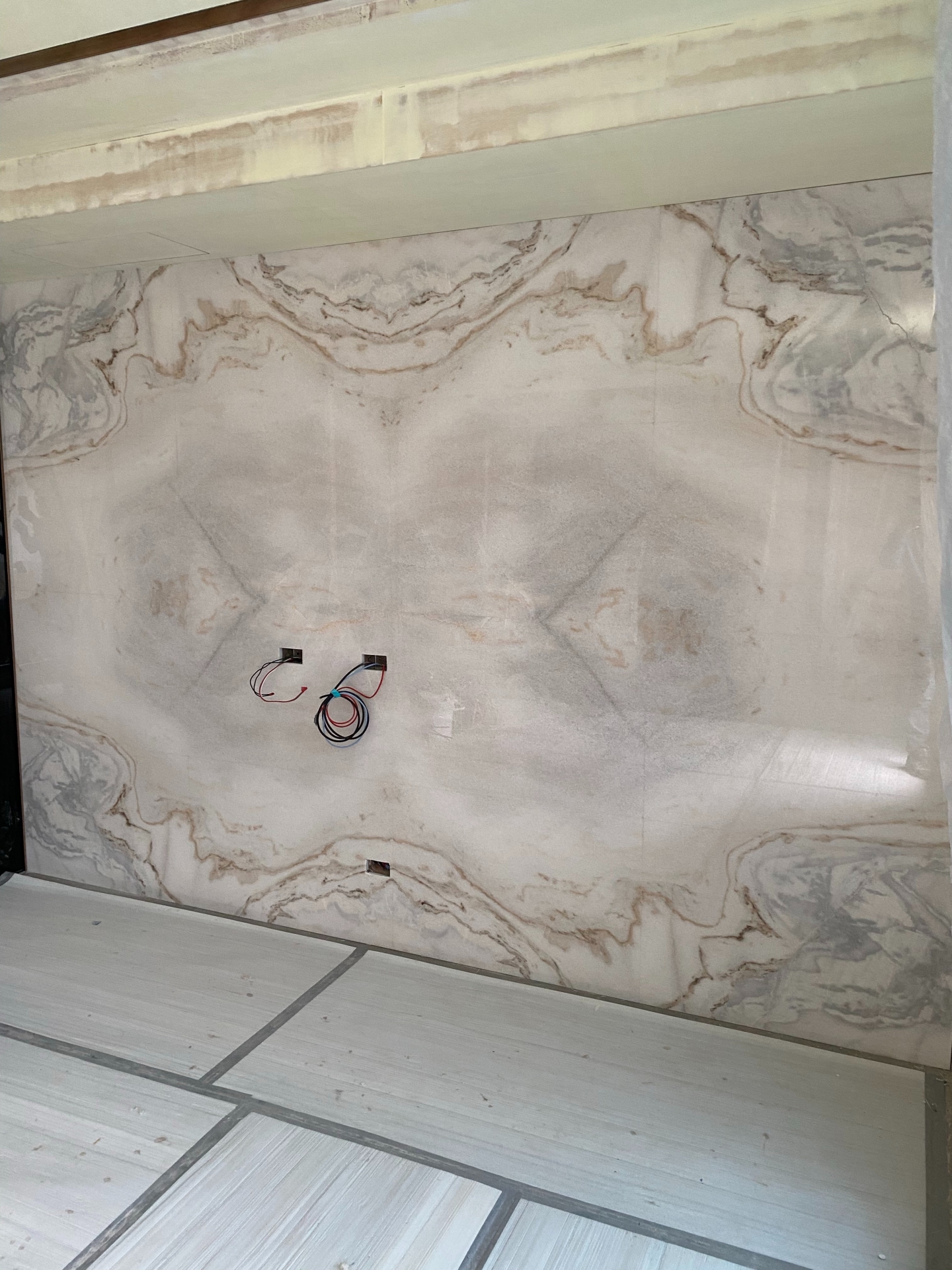 白玉龍紋-電視牆