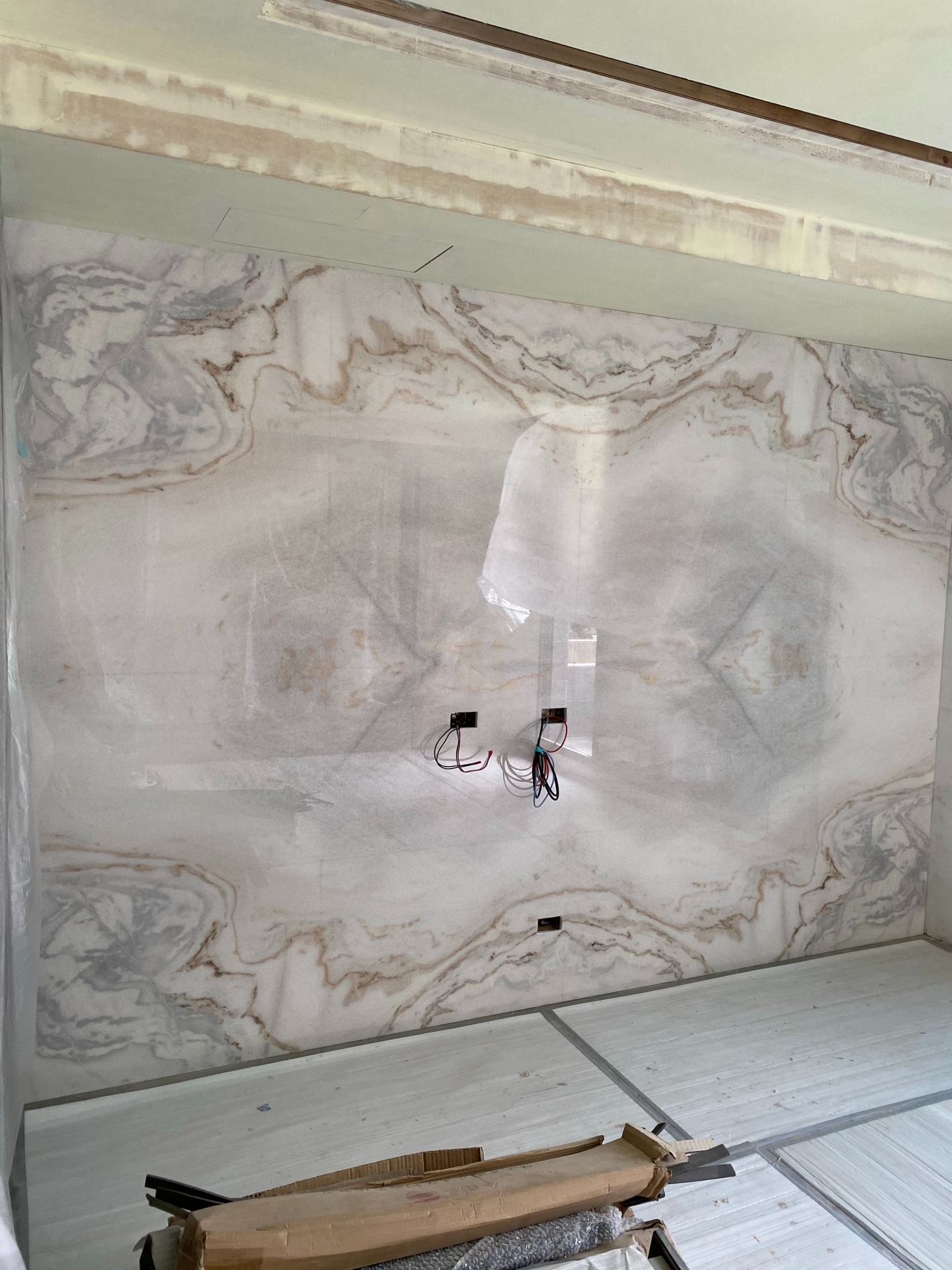 白玉龍紋-電視牆