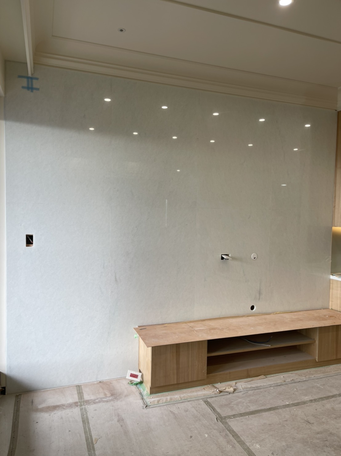 天山雪白-電視牆