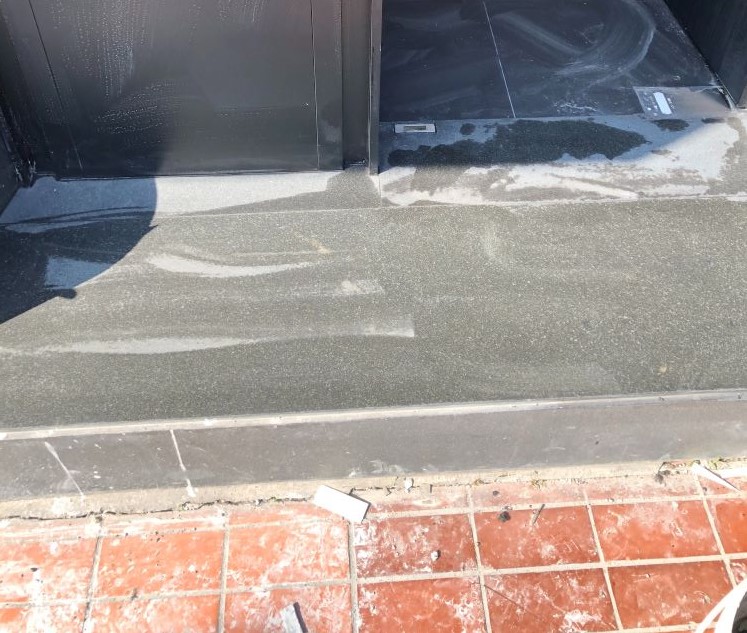 印度黑水沖面-門口地板