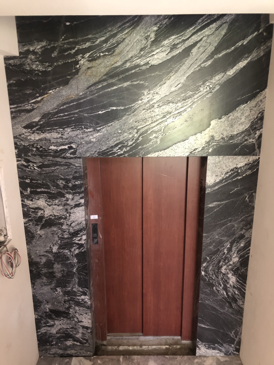 潑墨山水-電梯牆