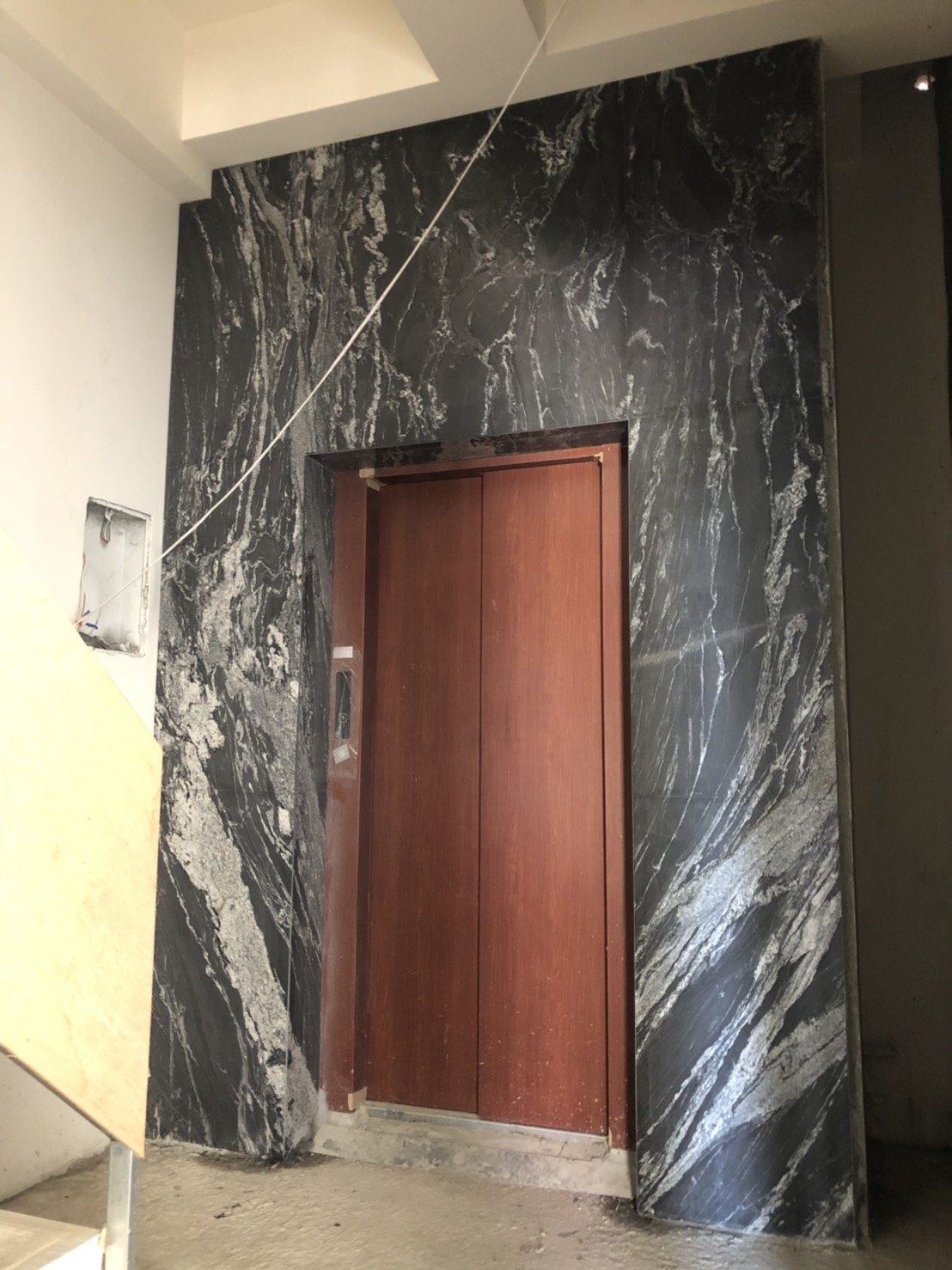 潑墨山水-電梯牆