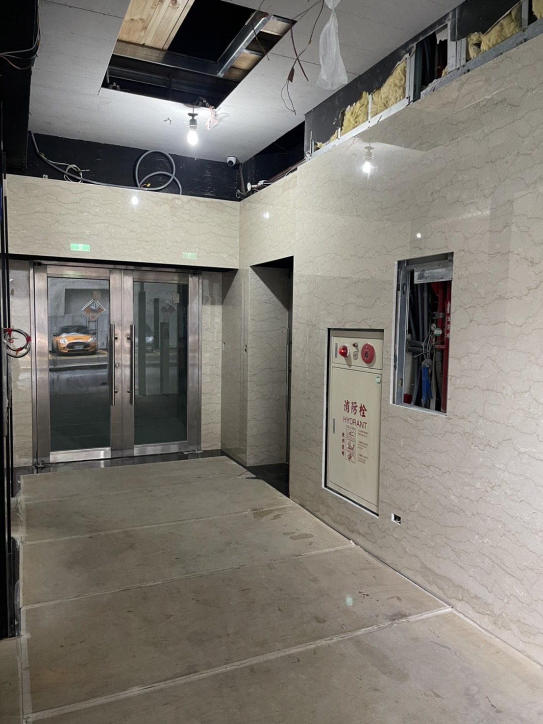 金色年華-電梯牆