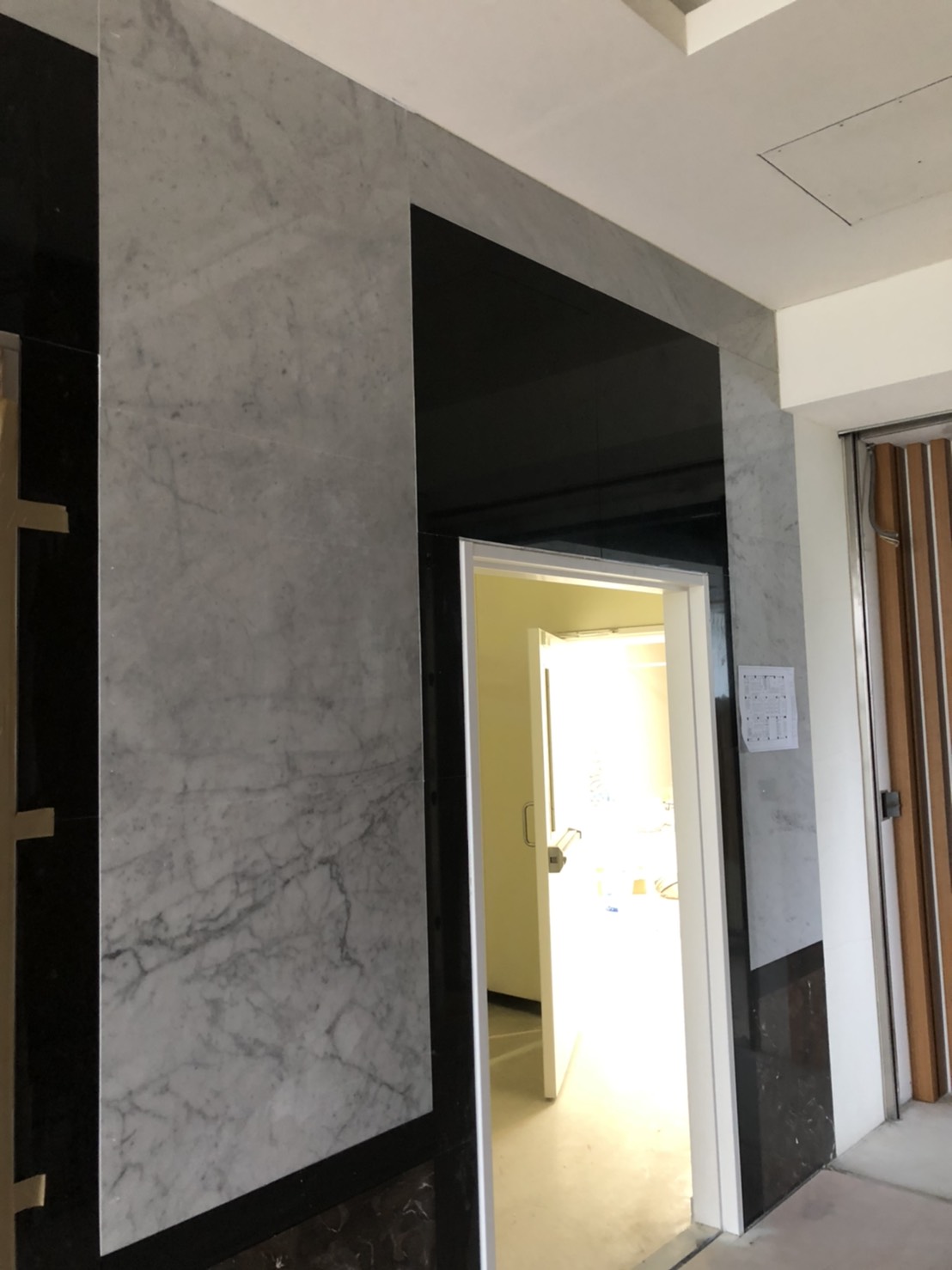卡拉拉白-電梯框牆