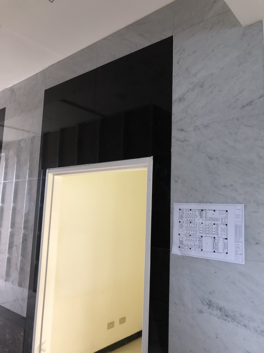 卡拉拉白-電梯框牆